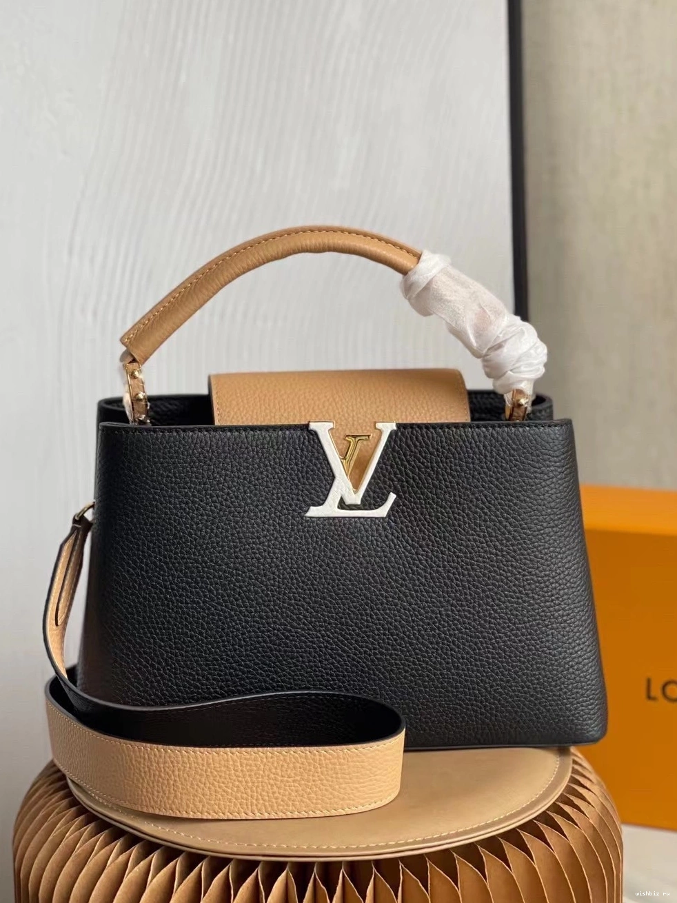 WIS MM CAPUCINES Louis Vuitton 0111